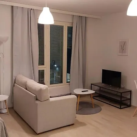 Location In Town Right Next To The Train Station And Free Parking Kotimaailma Lägenhet *