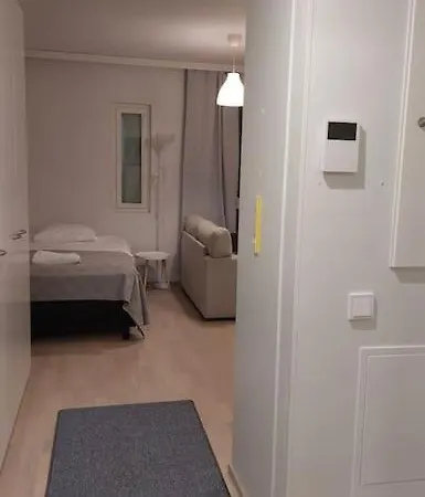 Location In Town Right Next To The Train Station And Free Parking Kotimaailma