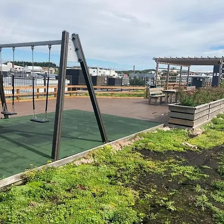 Location In Town Right Next To The Train Station And Free Parking Kotimaailma