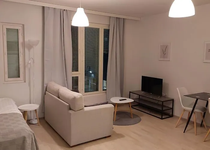 Location In Town Right Next To The Train Station And Free Parking Kotimaailma Apartamento *