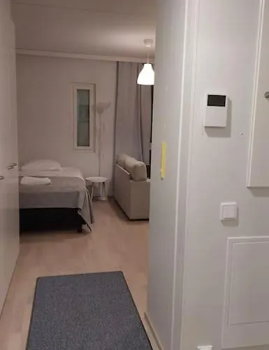 Location In Town Right Next To The Train Station And Free Parking Kotimaailma