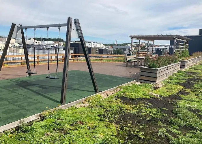 Location In Town Right Next To The Train Station And Free Parking Kotimaailma